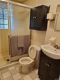 Fabulous 2 Bedroom Home in Buffalo, NY (Photo 7 of 10)