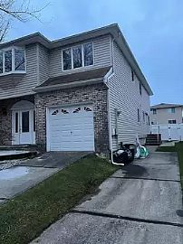 A Charming 2 Bedroom Home in Staten Island, NY (Photo 2 of 6)