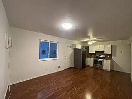 A Charming 2 Bedroom Home in Staten Island, NY (Photo 4 of 6)