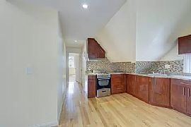Fabulous 2 Bedroom Home in Woodhaven, NY (Photo 3 of 8)