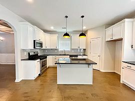 1026 Dunkirk Cir, Auburn, Al 36832 in Auburn, AL (Photo 4 of 12)