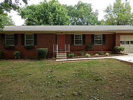 4308 Hunt Dr Nw, Huntsville, Al 35816 in Huntsville, AL (Photo 2 of 12)