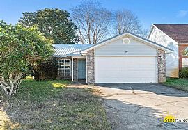Nice 3 Bedroom Home in Mary Esther, FL