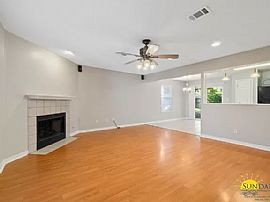 Nice 3 Bedroom Home in Mary Esther, FL (Photo 2 of 9)