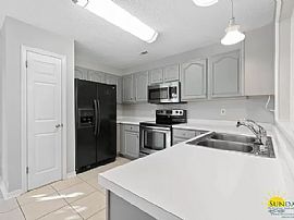 Nice 3 Bedroom Home in Mary Esther, FL (Photo 4 of 9)