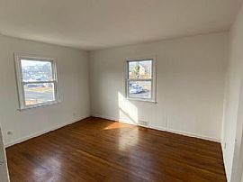 567 Queen St, Bridgeport, Ct 06606 in Bridgeport, CT (Photo 7 of 11)