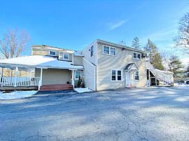 Apartment For Rent in Lake Lincolndale, NY