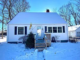 14 Caswell St, South Kingstown, Ri 02879 in South Kingstown, RI (Photo 2 of 12)