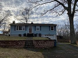 4 Blissdale Ave, Cumberland, Ri 02864 in Cumberland, RI