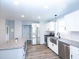 22 Dickinson Ave, North Providence, Ri 02904 in North Providence, RI (Photo 6 of 12)