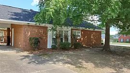 9501 Heathrow Dr, Montgomery, Al 36117 in Montgomery, AL (Photo 2 of 11)