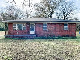 5015 Washington Ferry Rd, Montgomery, Al 36108 in Montgomery, AL (Photo 2 of 11)