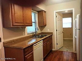 446 Roberts St S, Green Cove Springs, Fl 32043 in Green Cove Springs, FL (Photo 3 of 9)