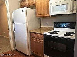 446 Roberts St S, Green Cove Springs, Fl 32043 in Green Cove Springs, FL (Photo 6 of 9)