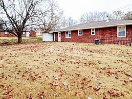 Nice 2 Bedroom House. 4444 W Washington St, Belleville, Il 6222 in Belleville, IL (Photo 3 of 11)