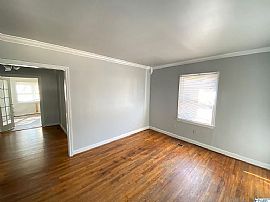 2415 Bonita Dr Sw, Huntsville, Al 35801 in Huntsville, AL (Photo 3 of 12)