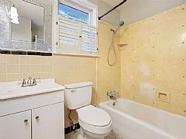 4598 Sunset Dr N, Mobile, Al 36608 in Mobile, AL (Photo 10 of 12)