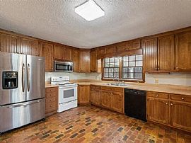 4598 Sunset Dr N, Mobile, Al 36608 in Mobile, AL (Photo 4 of 12)