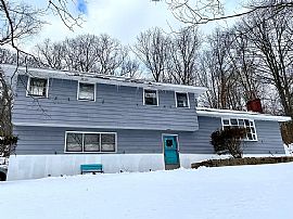 910 Mount Carmel Ave, Hamden, Ct 06518 in Hamden, CT