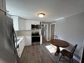 34 Wakeley Rd, Newington, Ct 06111 in Newington, CT (Photo 2 of 12)