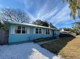 2740 Grove Pl, Sarasota, Fl 34239 in Sarasota, FL (Photo 4 of 12)