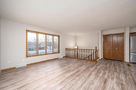 Newly Updated 3 Bedroom 2 Bath Split Level Home Excellent  in Sioux Falls, SD (Photo 2 of 11)
