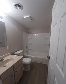 Newly Renovated 3 Bedrooms and 2 Full Bathrooms in Hamilton, OH (Photo 2 of 10)