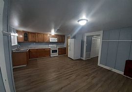Newly Renovated 3 Bedrooms and 2 Full Bathrooms in Hamilton, OH (Photo 3 of 10)