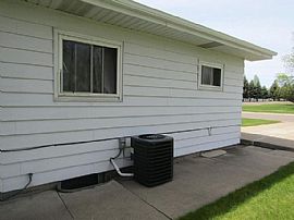 3401 Central Ave, Great Falls, Mt 59401 Comfortable House in Great Falls, MT (Photo 2 of 9)