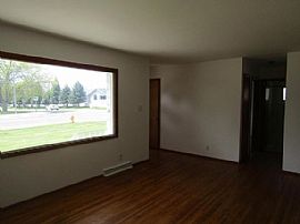 3401 Central Ave, Great Falls, Mt 59401 Comfortable House in Great Falls, MT (Photo 4 of 9)