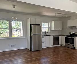 1460 Woodland Cir Se, Atlanta, Ga 30316 Peace 2 Bedroom House  in Atlanta, GA (Photo 4 of 12)