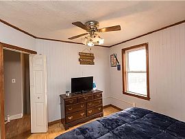 174 Schuyler St, East Providence, Ri 02914 in East Providence, RI (Photo 6 of 12)