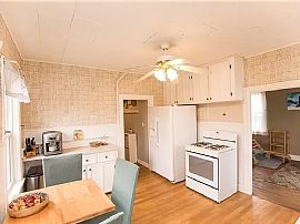 174 Schuyler St, East Providence, Ri 02914 in East Providence, RI (Photo 8 of 12)