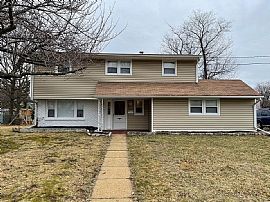 4 Cheryl Dr, Oakhurst, Nj 07755 . Excellent House For Rent in Oakhurst, NJ