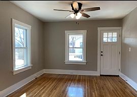 Single Family Residence in Jefferson City, MO (Photo 4 of 12)