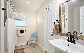 3 Bedroom in Dallas, TX (Photo 7 of 12)