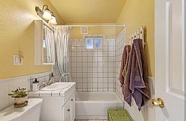 Charming 3 Bedroom in Lancaster, CA (Photo 5 of 12)