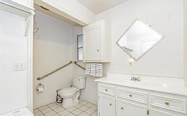 Charming 3 Bedroom Home  in Texas City, TX (Photo 8 of 12)