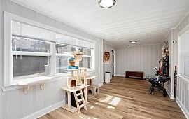 A 3 Bedroom Home  in Dallas, TX (Photo 10 of 12)