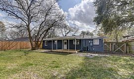 Charming 2 Bedroom Home  in Texas City, TX