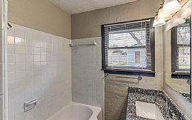 Charming 2 Bedroom Home  in Texas City, TX (Photo 11 of 12)