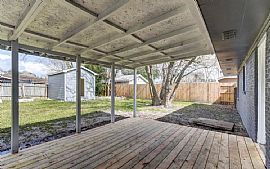 Charming 2 Bedroom Home  in Texas City, TX (Photo 3 of 12)