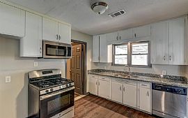 Charming 2 Bedroom Home  in Texas City, TX (Photo 7 of 12)