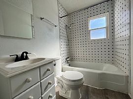 Adorable 2bedroom and 1 Bathroom Home  in Oklahoma City, OK (Photo 4 of 5)