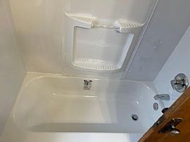 Nicely Built 2bedroom and 1bathroom House For You  in Warren, MI (Photo 2 of 4)