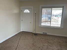 Nicely Built 2bedroom and 1bathroom House For You  in Warren, MI (Photo 4 of 4)