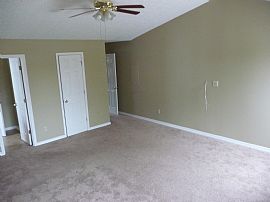 Quick Access to Louisville, Shepherdsville E-Town, and Ft Knox in Shepherdsville, KY (Photo 11 of 12)