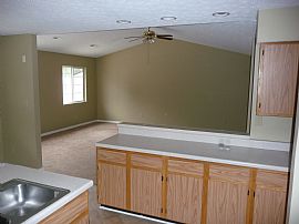 Quick Access to Louisville, Shepherdsville E-Town, and Ft Knox in Shepherdsville, KY (Photo 6 of 12)