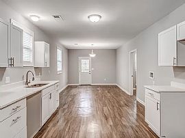 Charming 2 Bedroom  in Memphis, TN (Photo 4 of 11)