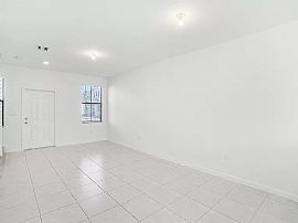 2839 Sw 16th Ter, Ft Lauderdale, Fl 33315 in Fort Lauderdale, FL (Photo 5 of 10)